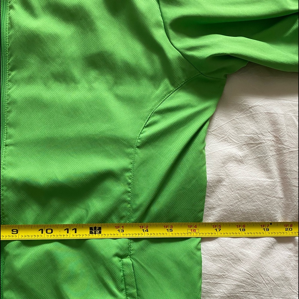 Women’s under armour running jacket xs